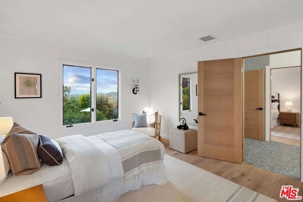 4050 Clarinda Drive, Tarzana, California 91356 home-pic-23